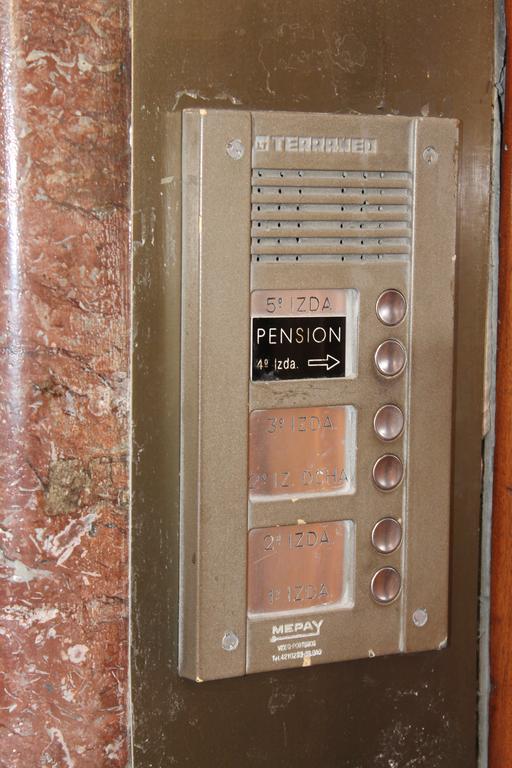 Pension Manoli Bilbao Luaran gambar